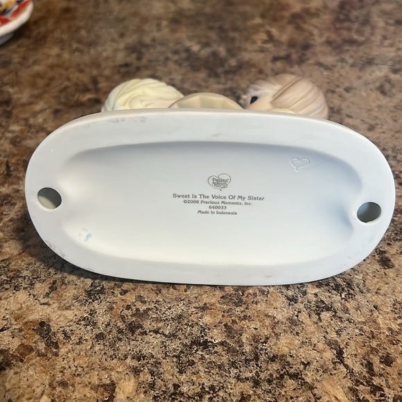 Precious Moments Sweet is the Voice of My Sister 640033 excellent condition. - Picture 5 of 6